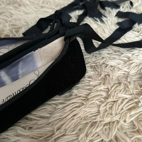 NEW LIBBY EDELMAN CLAIRE STUDDED BLACK VELVET RIBBON BALLET FLATS SHOES - Picture 6 of 6